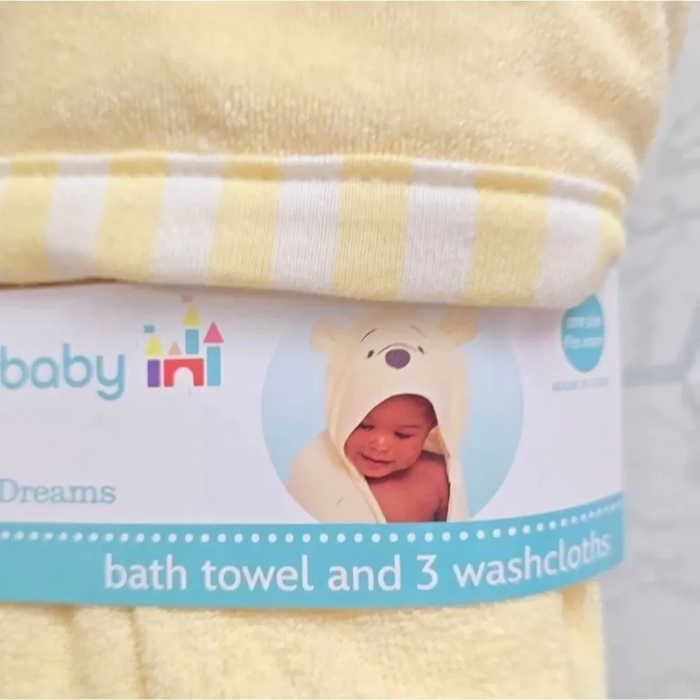 New Disney Winnie the Pooh Hooded Towel and 3 Washcloths Gift Set